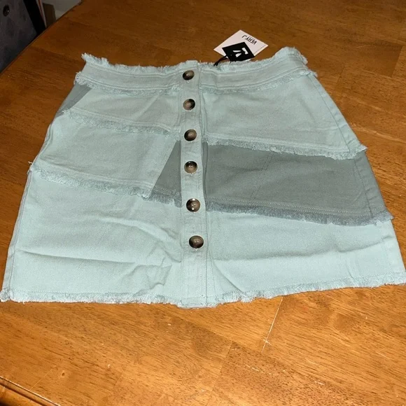 Very J Colorblock Sage Frayed Denim Button Mini Skirt Casual Womens Large - Picture 8 of 15